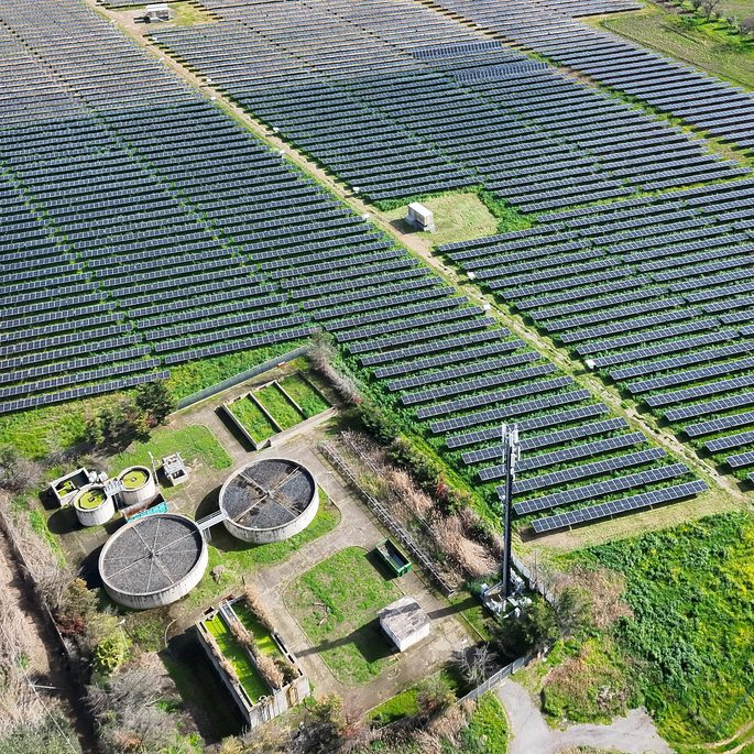 Impianto fotovoltaico a terra Sunprime vicino alla costa