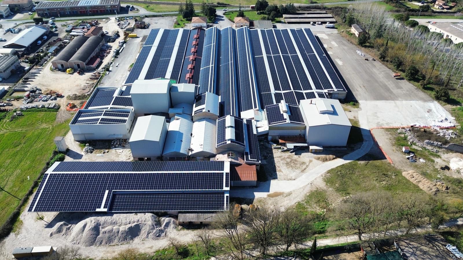 Impianto fotovoltaico su copertura industriale